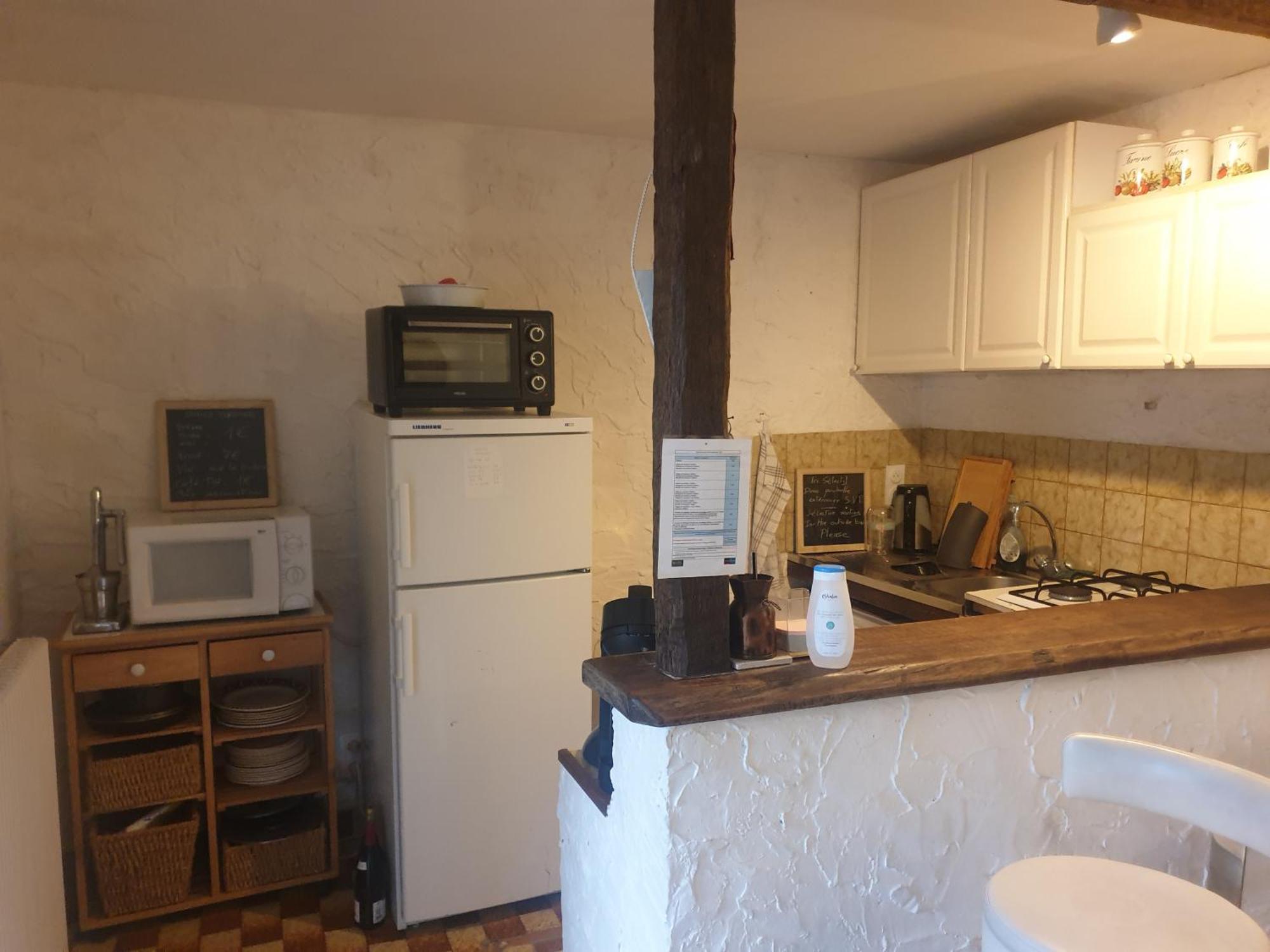 Maison Marylene Possibilite De Louer 2 Chambres Et Un Lit 1Place Supplementaire Ici C'Est Calme Et Simple Entretien Et Petit Dejeuner A Regler Sur Place Vous Gagnez 16 Pour-Cent Givry  Habitación foto